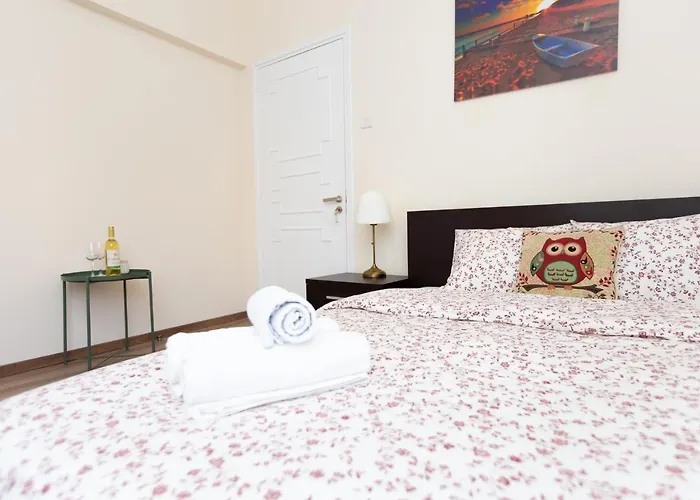 Aladdin's * Lárnaca