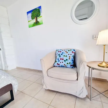 Aladdin's بيت شباب لارنكا