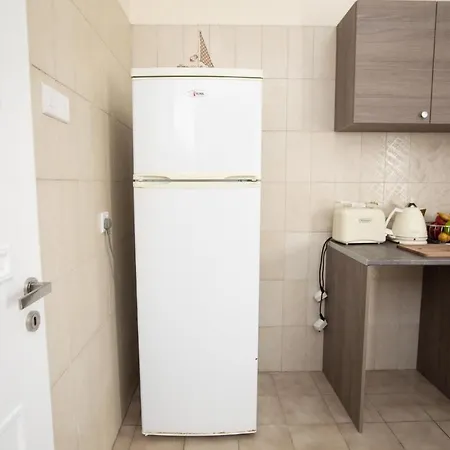 Aladdin's بيت شباب لارنكا